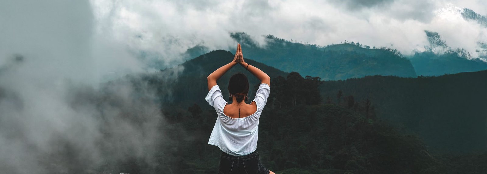 Decorative footer curve